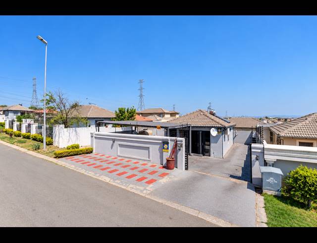 3 BEDROOM HOUSE FOR SALE IN RIVERSIDE VIEW